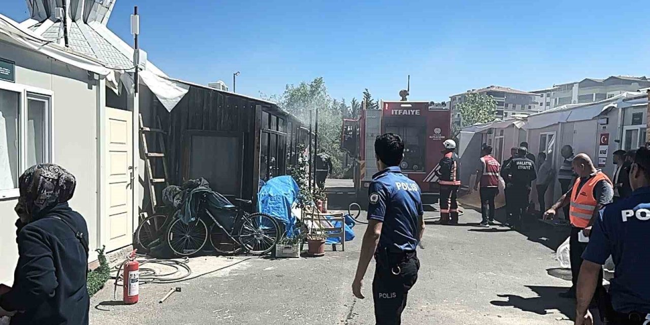 Konteyner Yangını Büyümeden Kontrol Altına Alındı