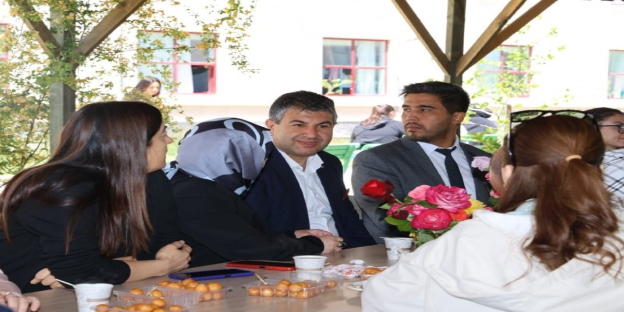 Başkan Akel Kız Öğrencilerle Bir Araya Geldi