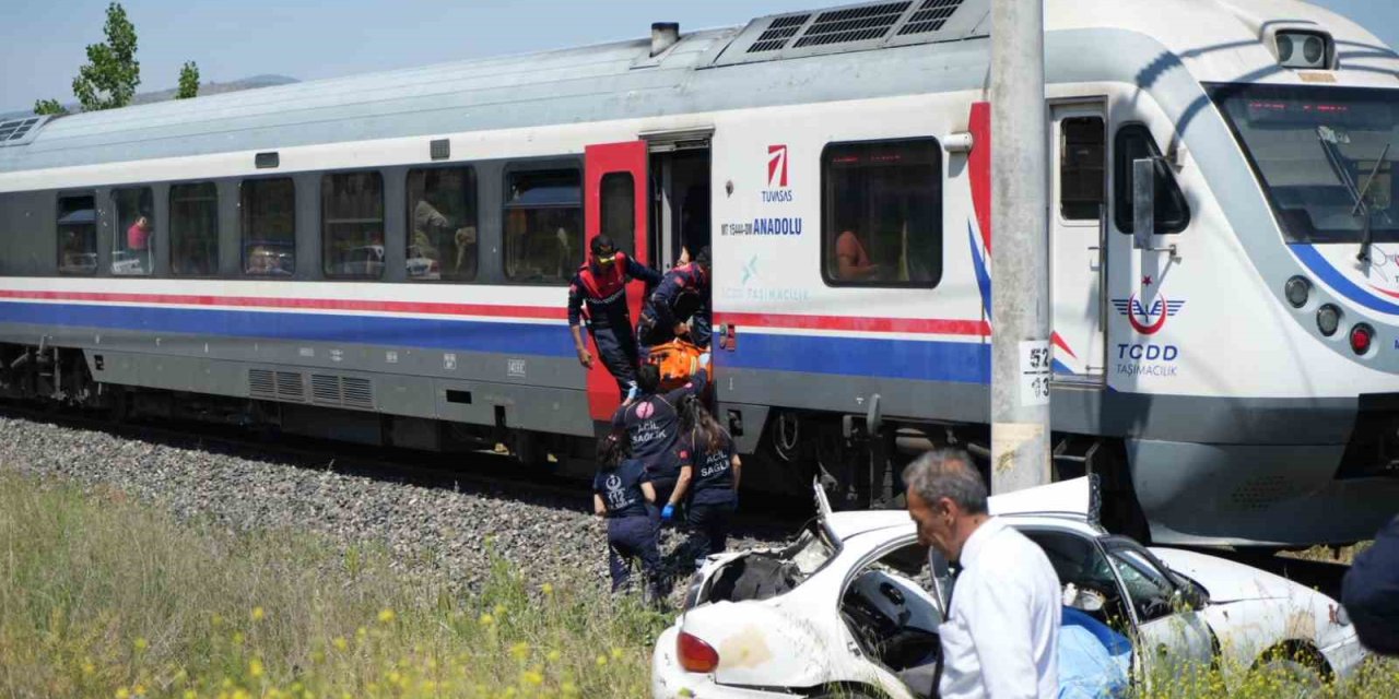 Manisa’da Tren Otomobile Çarptı: 1 Ölü