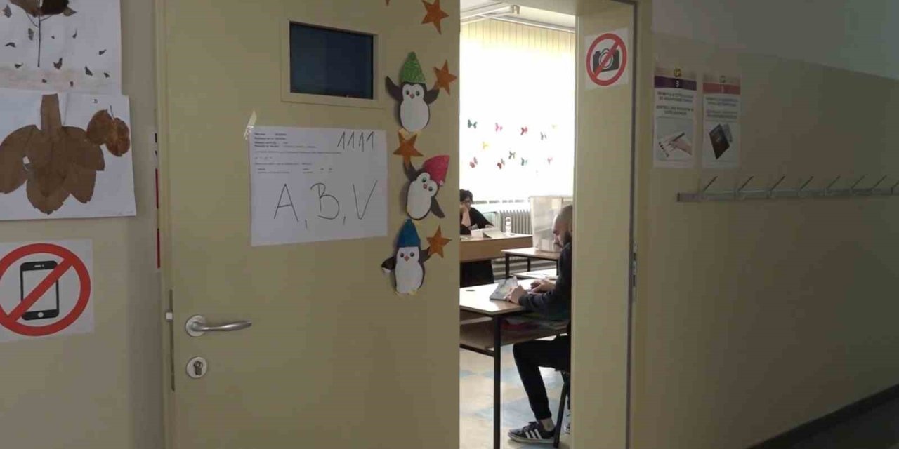 Kuzey Makedonya’da Halk Cumhurbaşkanlığı İkinci Turu İçin Sandık Başında