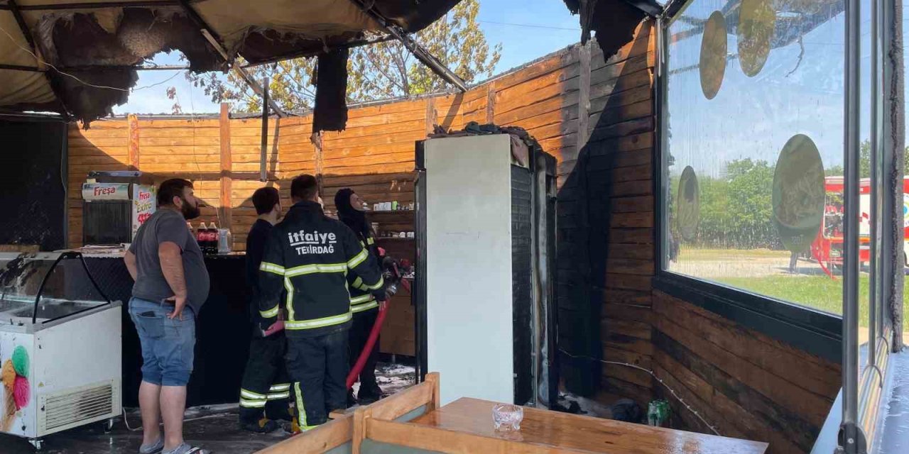 Kazak Gölü’nde Bulunan Kafede Korkutan Yangın