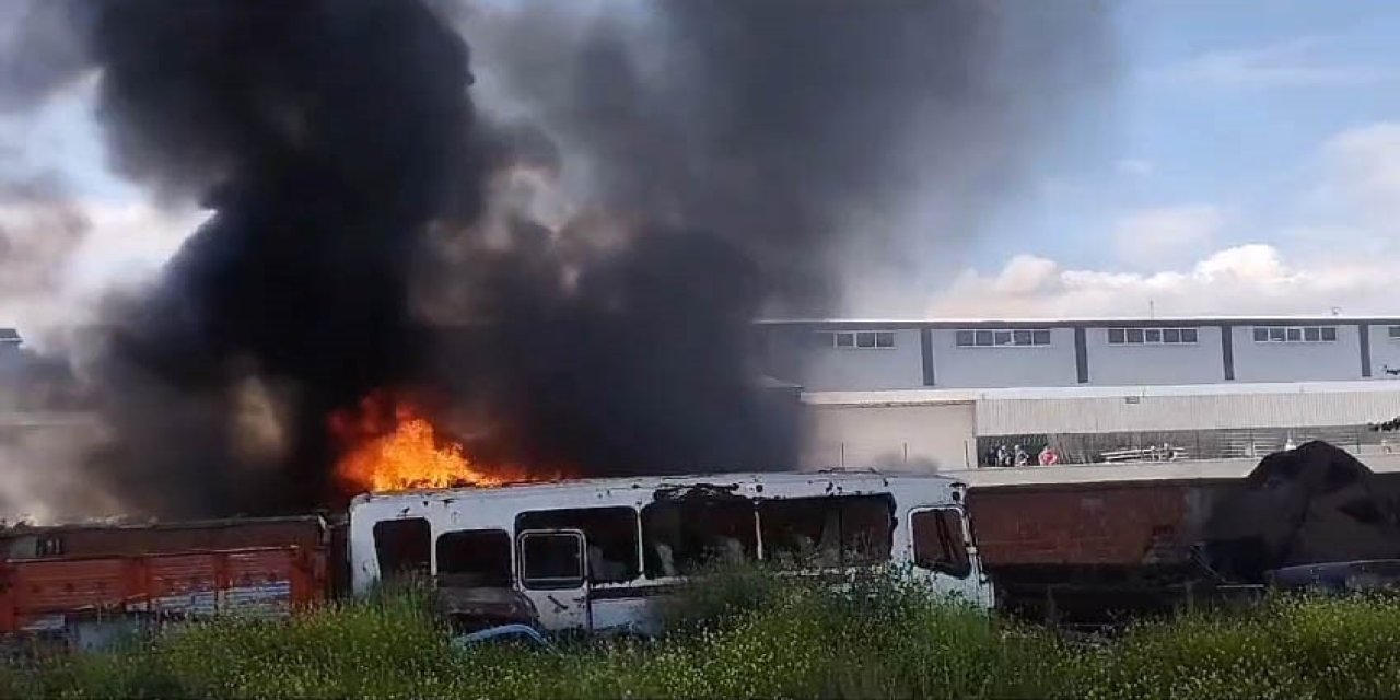 Bursa’da Geri Dönüşüm Tesisinde Yangın