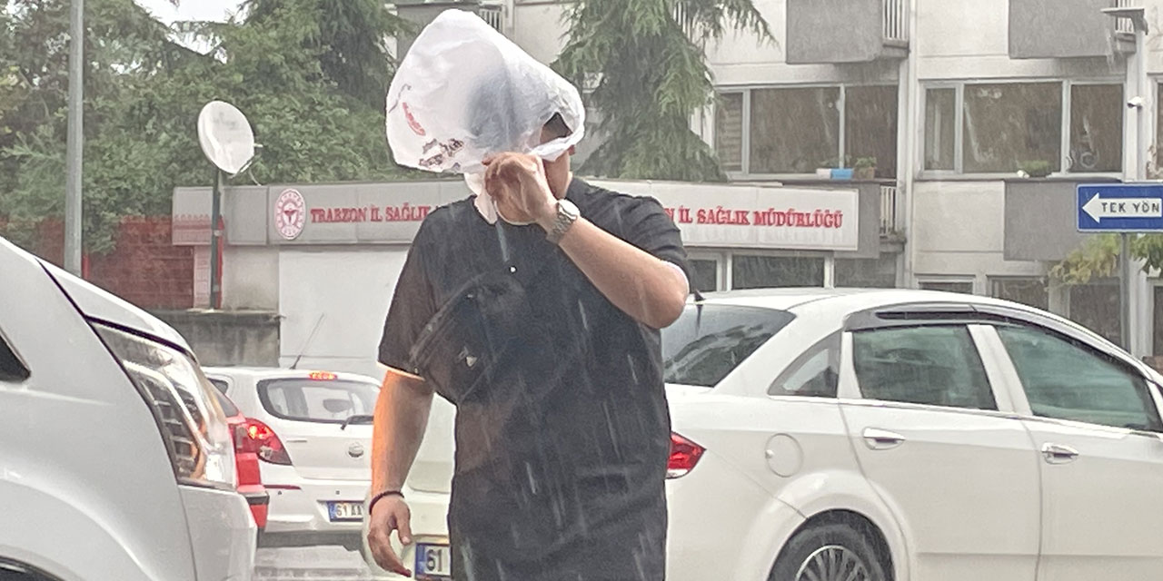 Trabzon'da sağanak hayatı olumsuz etkiledi