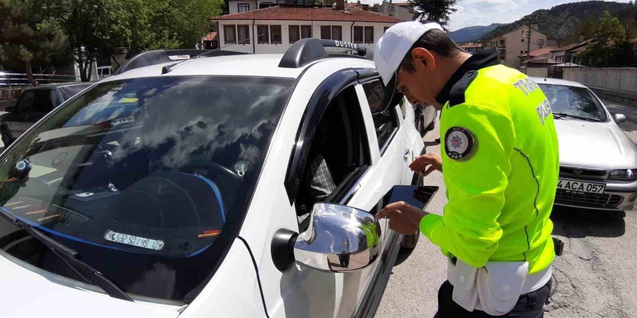 Polis Ekipleri Sürücüleri Tek Tek Uyardı