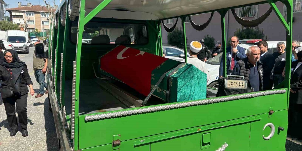 Eyüpsultan’da Öğrenci Tarafından Öldürülen Okul Müdürü Helallik Alınması İçin Evine Getirildi