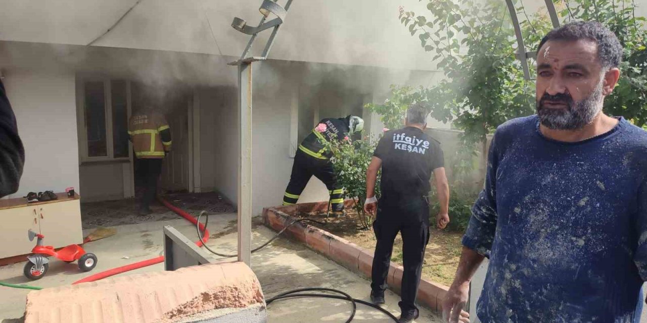 Keşan’da Bir Evde Çıkan Yangında Eşyalar Kullanılamaz Hale Geldi