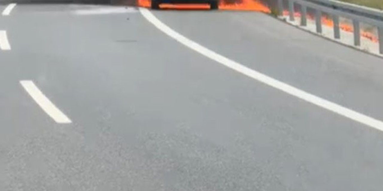 Silivri Kuzey Marmara Otoyolu’nda Ticari Araç Alev Alev Yandı