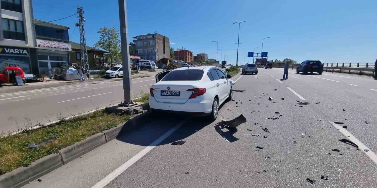 Sinop’ta Araç Büyükbaş Hayvana Çarptı