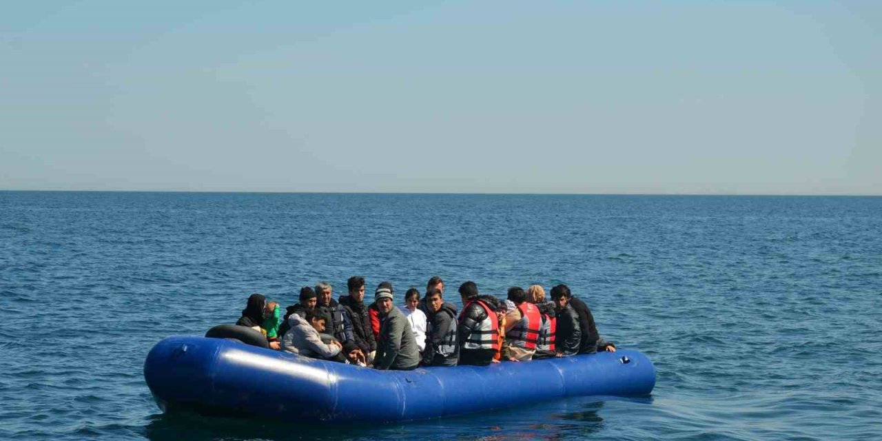 Çanakkale’de 17’si Çocuk 40 Kaçak Göçmen Kurtarıldı