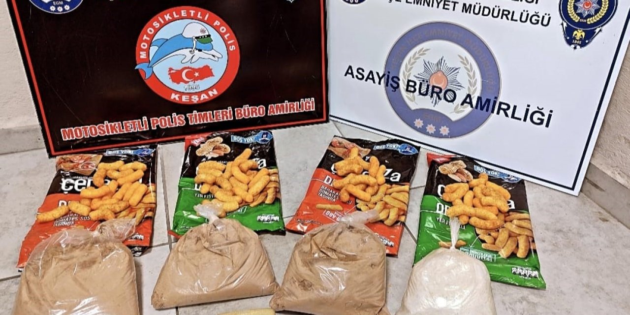 Cips Paketlerine Sakladıkları Uyuşturucu İle Yakalanan 3 Şüpheli Tutuklandı