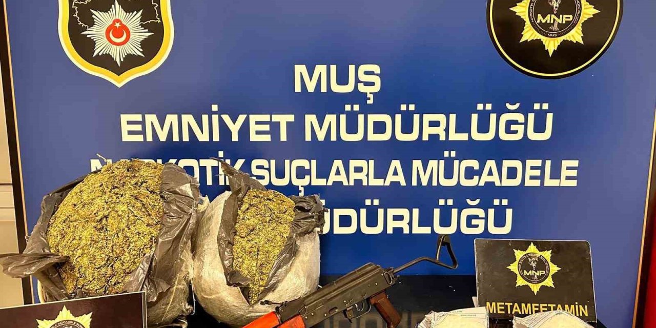 Muş’ta İki Araçta Silah Ve Uyuşturucu Ele Geçirildi