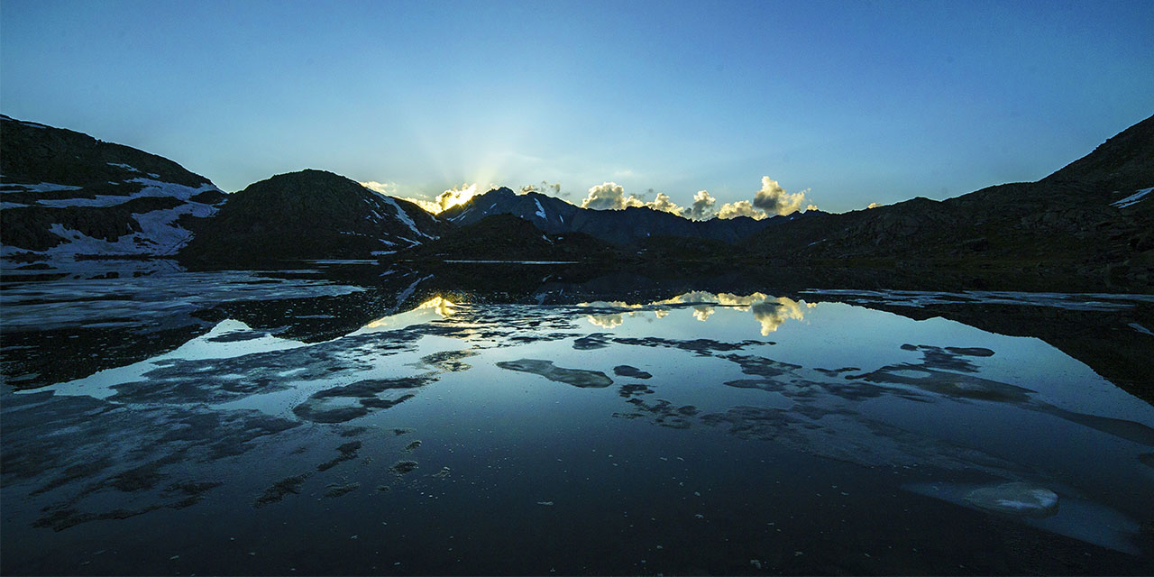 Kaçkar Dağları'nda düşerek yaralanan dağcıyı kurtarma çalışması başlatıldı