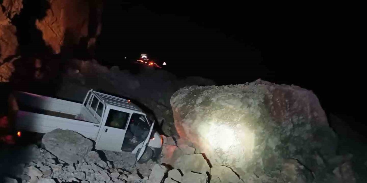 Hakkari-çukurca Karayolu Ulaşıma Kapandı