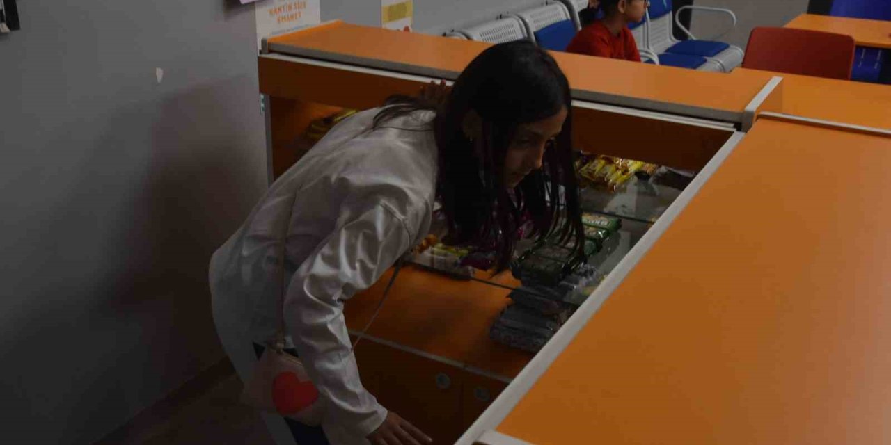 Bu Okuldaki Kantinin Sorumlusu Yok