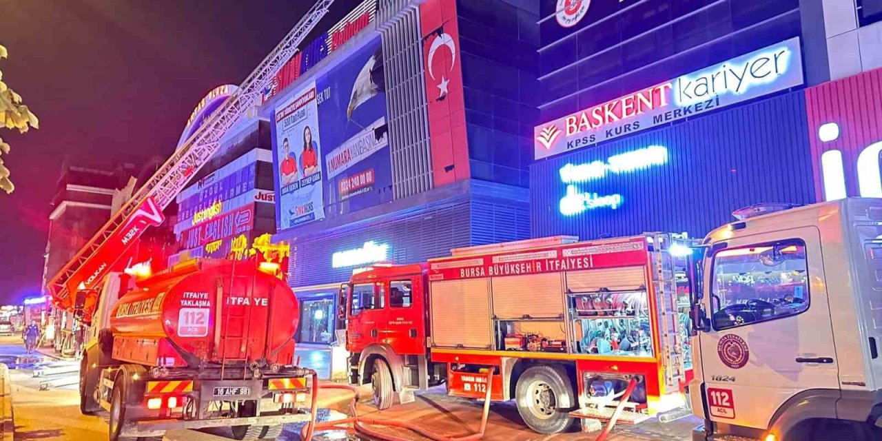 Bursa İtfaiyesi, Nisan Ayında Yüzlerce Yangına Müdahale Etti.