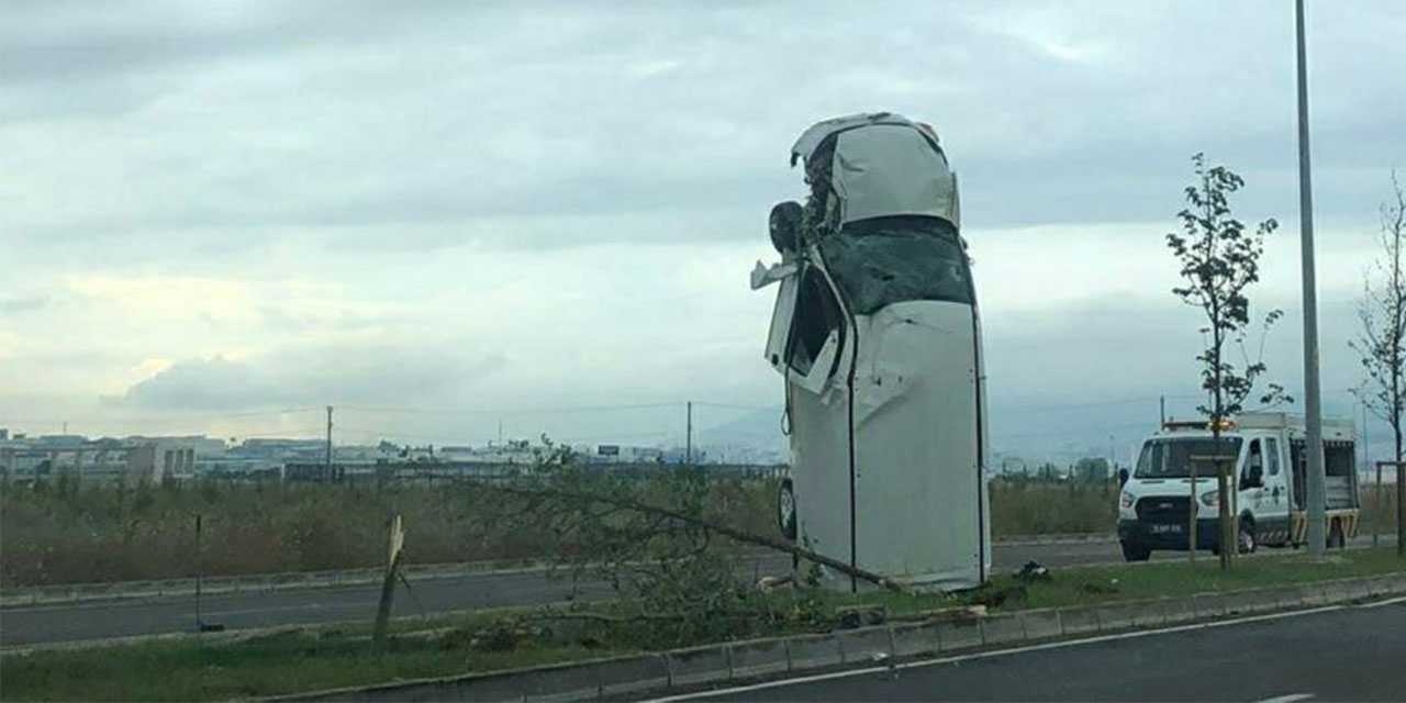 Kaza yapan araç şaha kalktı!