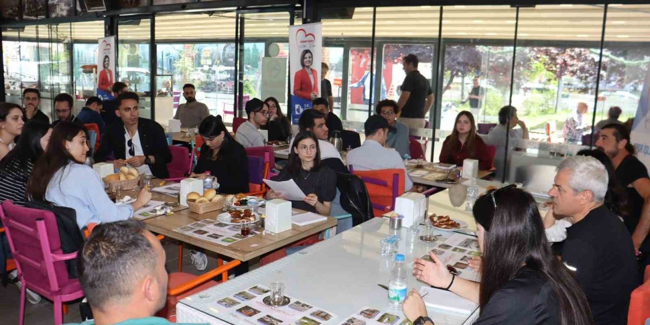 İzmit Belediyesi, 19 Mayıs’a Gençlerle Hazırlanıyor