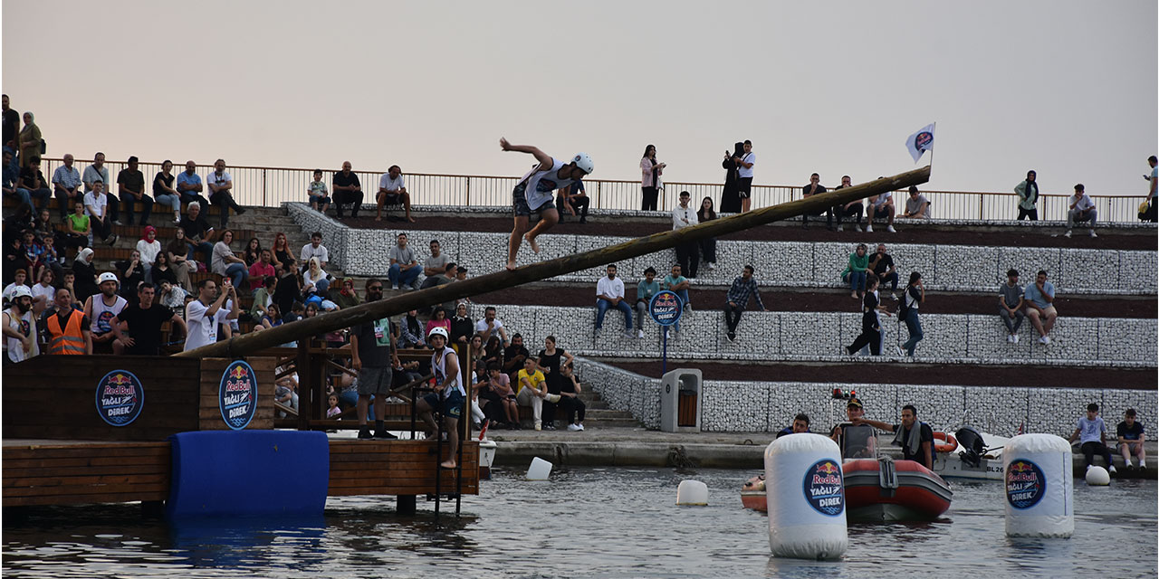Trabzon'da yağlı direk yarışması düzenlendi