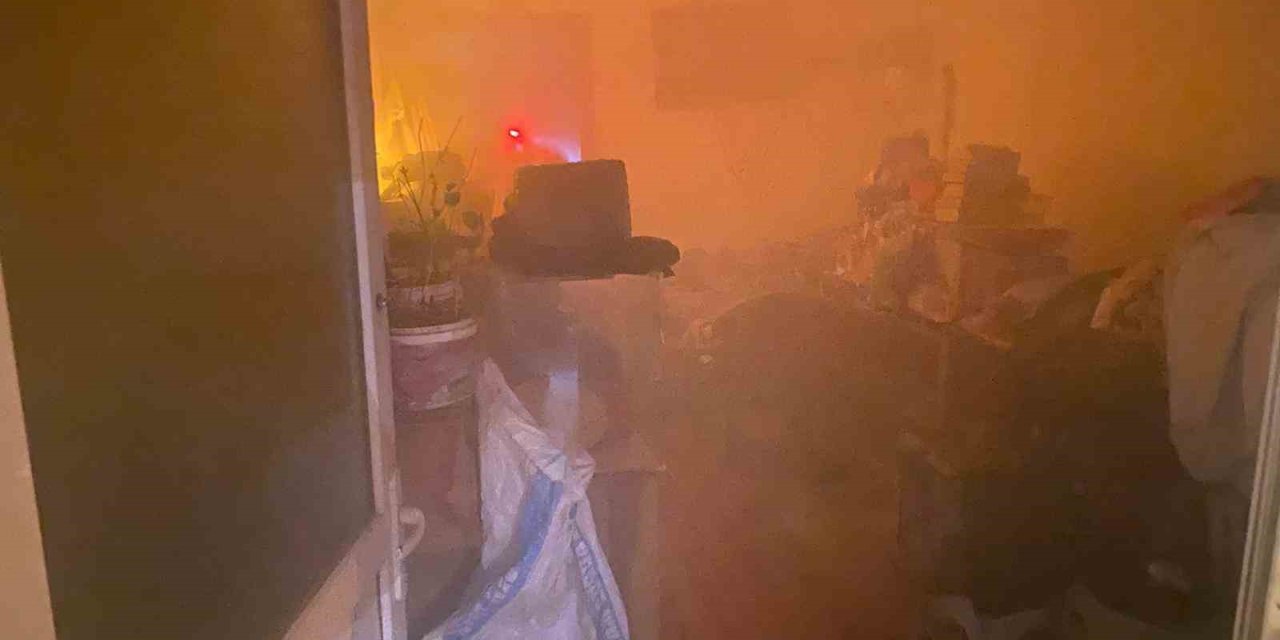 Ocakta Bırakılan Yemek Mutfağı Yaktı