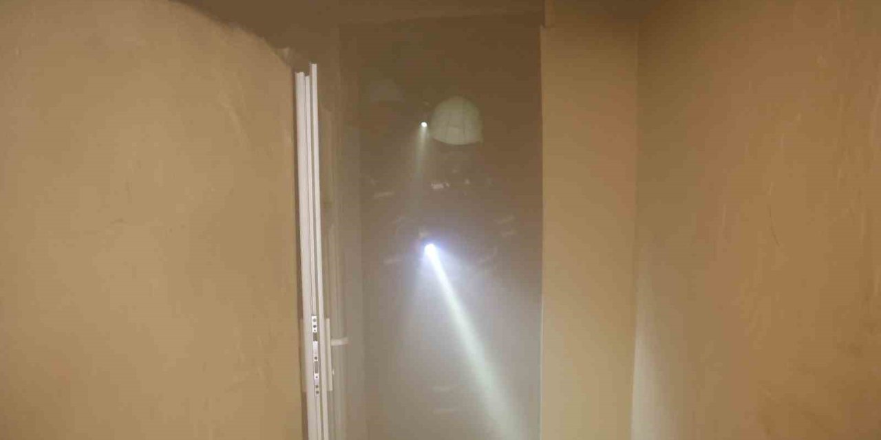 Kahramanmaraş’ta İkamet Yangını Büyümeden Söndürüldü