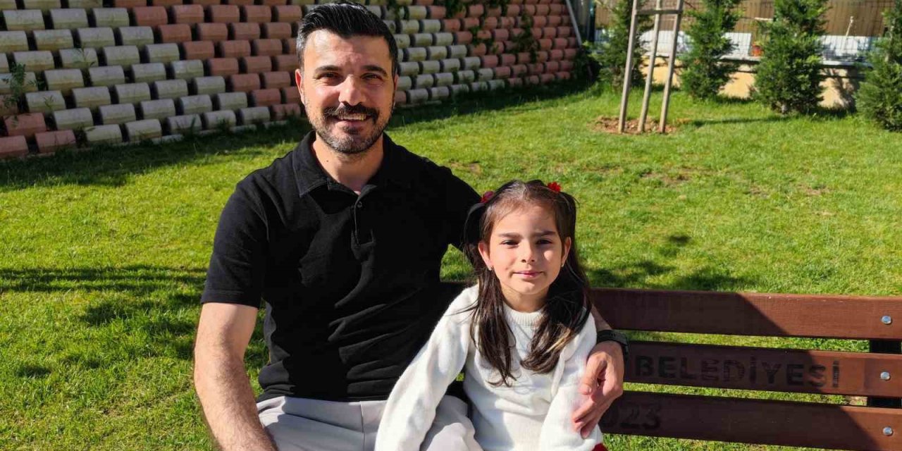 Sultangazi’de Küçük Kızların İstiklal Marşı Sevgisi