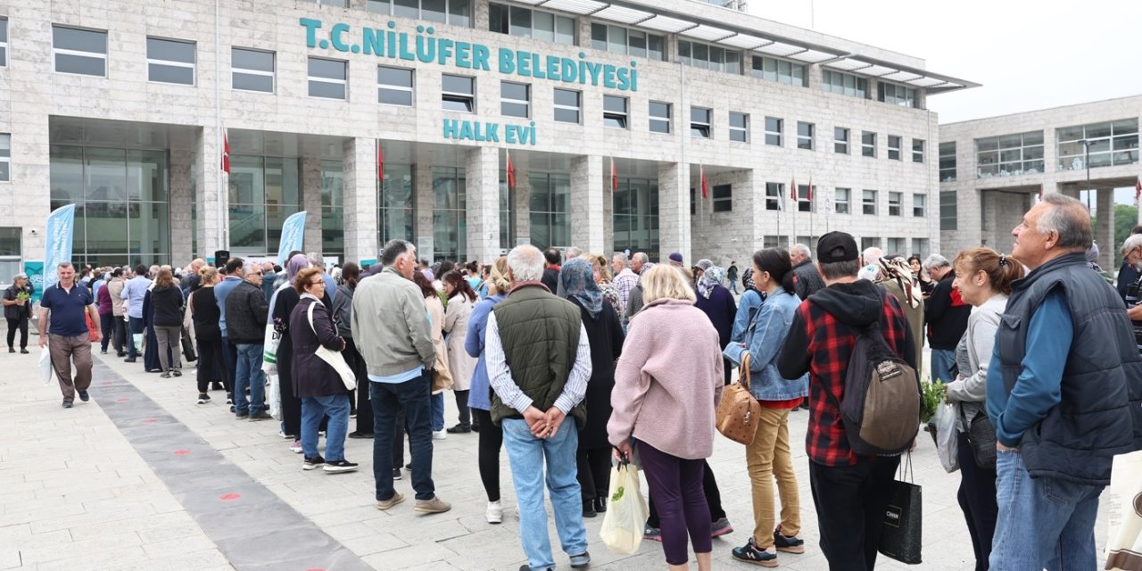 Bursa’da Ücretsiz Fide İçin Uzun Kuyruklar Oluştu