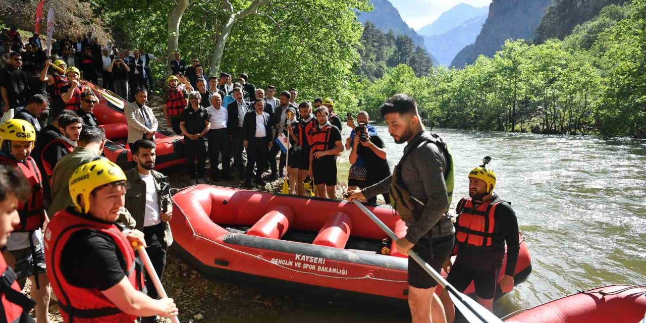 Zamantı Irmağı’ndaki “Rafting” Yarışının Startı Verildi