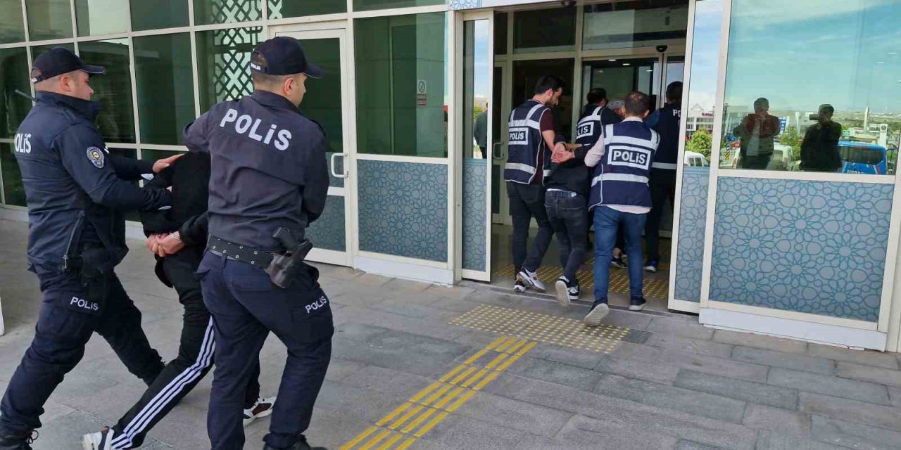 Çocuğun Cep Telefonunu Gasp Eden 3 Kişi Tutuklandı