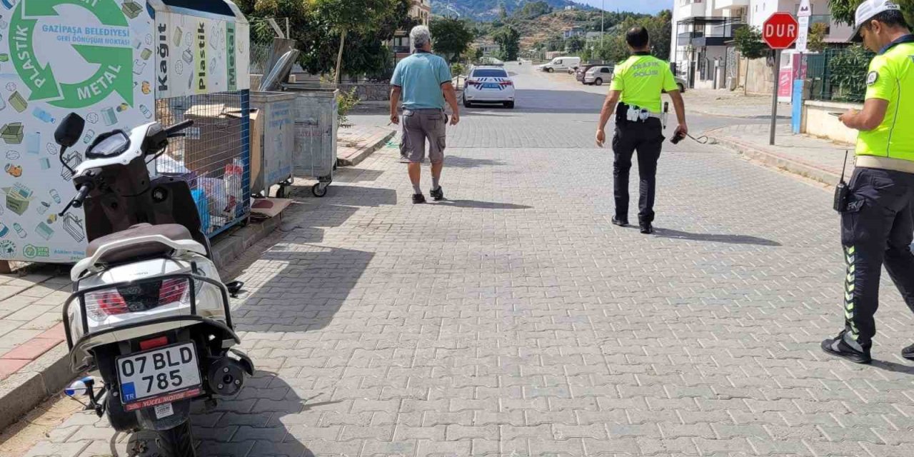 Hafif Ticari Araç İle Motosiklet Çarpıştı: 2 Yaralı