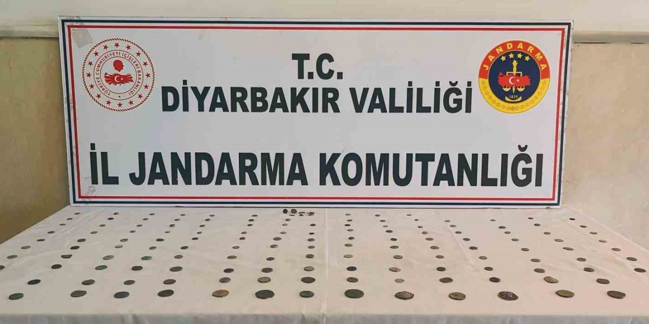 Diyarbakır’da 150 Adet Sikke Ve Obje Satmaya Çalışan 2 Şüpheli Yakalandı