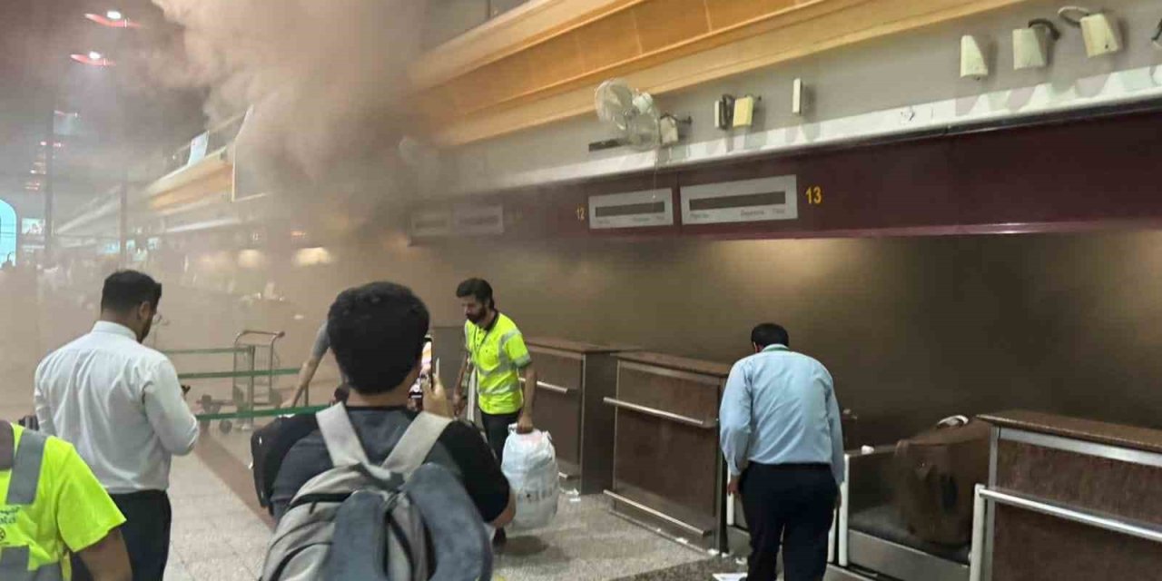 Pakistan’da Havalimanında Yangın Paniği