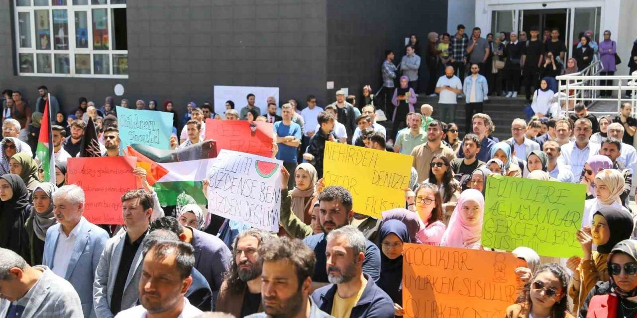 Siirt’te Üniversite Öğrencilerinden ’gazze’ye Bir Ses, Bir Nefes’ Etkinliği