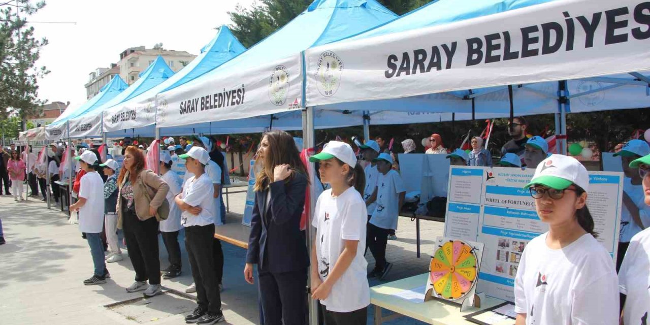 Ortaokul Öğrencilerinin Hazırladığı Eserlerden Oluşan Bilim Fuarı Açıldı