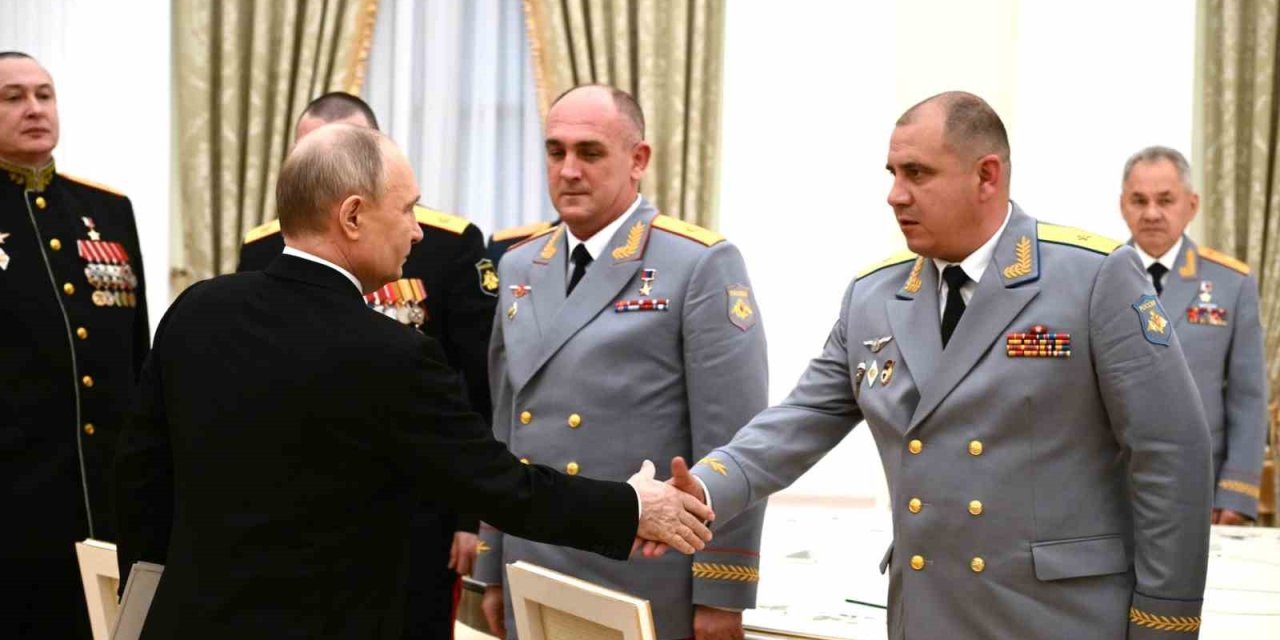 Putin: “Askerlerimizin Üstünde Sinek Gibi İnsansız Hava Araçları Uçuyor”