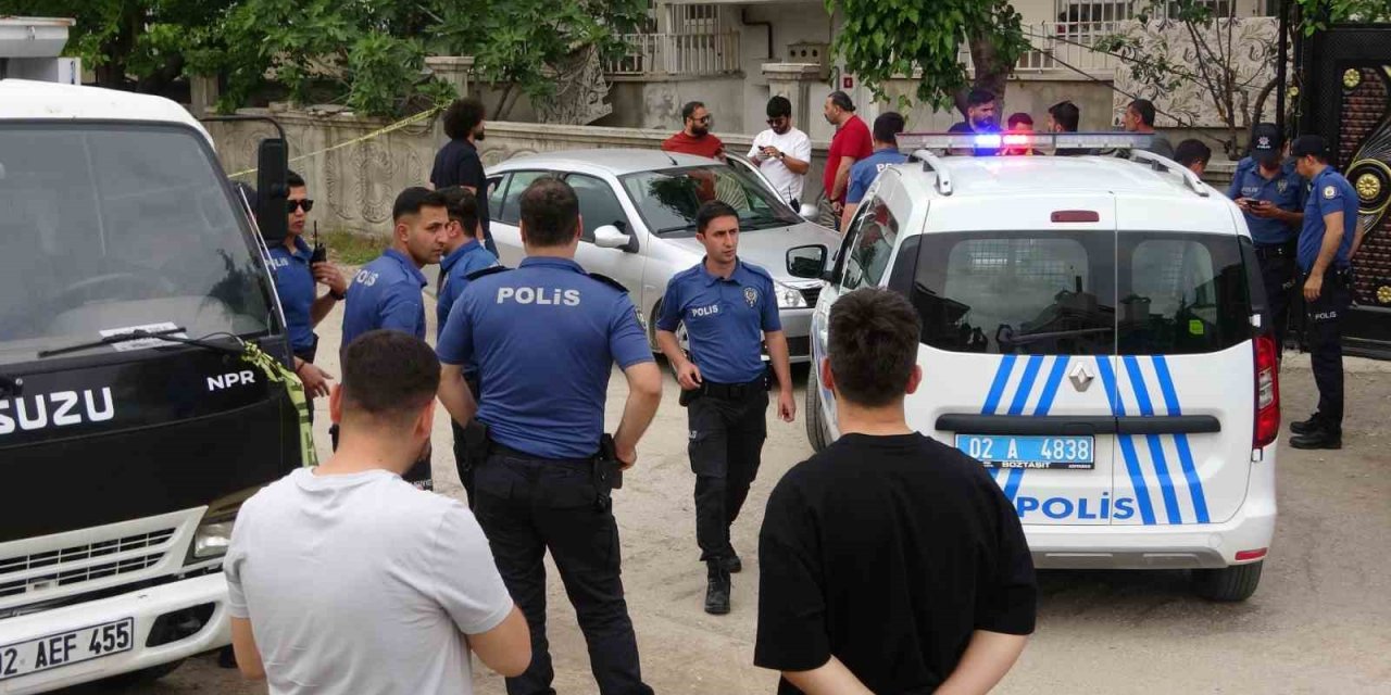 Park Halindeki Otomobilde Bir Kişi Ölü Bulundu