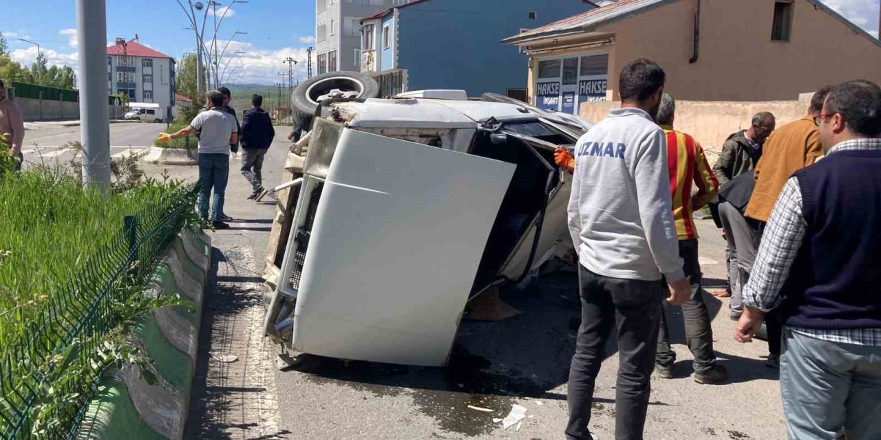 Ağrı’da Kontrolden Çıkan Araç Takla Attı, O Anlar Kamerada