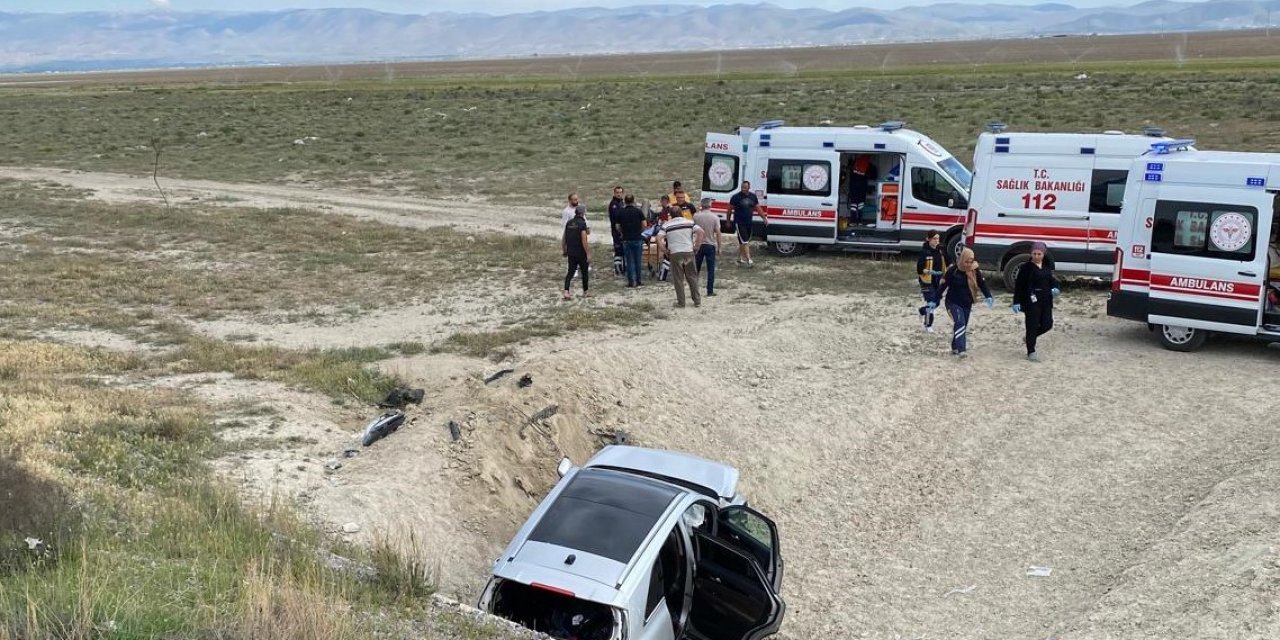 Otomobil Şarampole Uçtu: 3 Yaralı