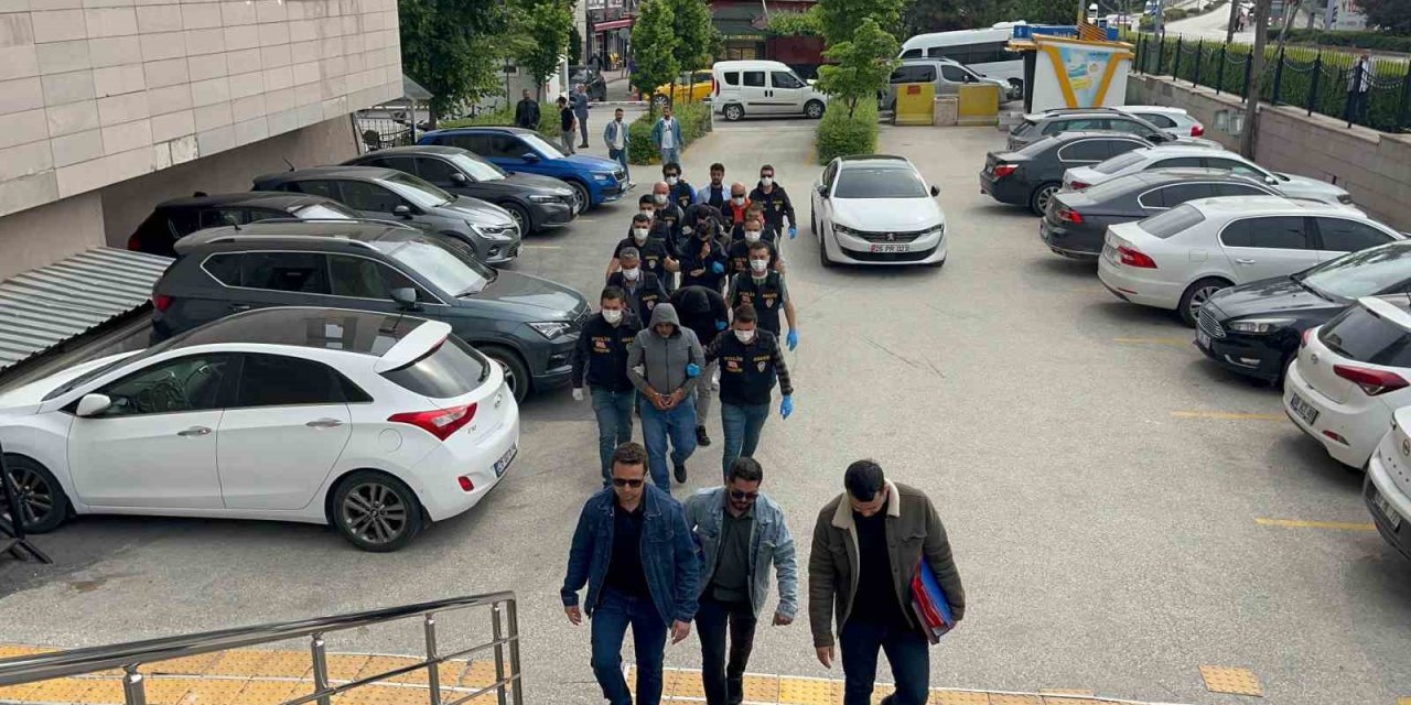 Ucuza Şeker Ve Yağ Satma Vaadiyle Dolandırıcılık Yapan 6 Şüpheliden 5’i Tutuklandı