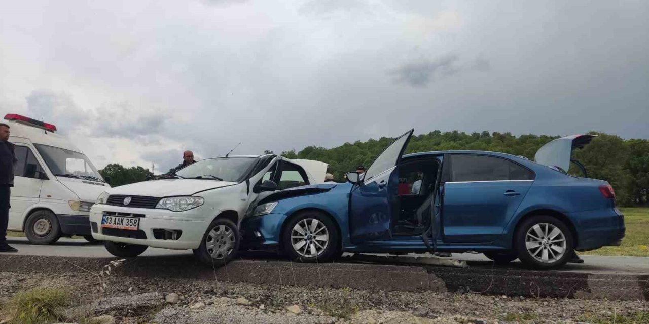 Emet-hisarcık Karayolunda Trafik Kazası: 5 Yaralı