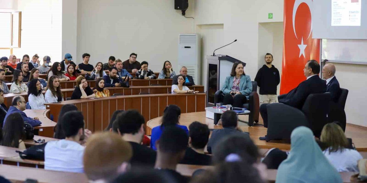 “Gümrük Birliği Anlaşması, Vize Ve Mülteci Sorunu Türkiye-ab İlişkilerini Olumsuz Etkiliyor”