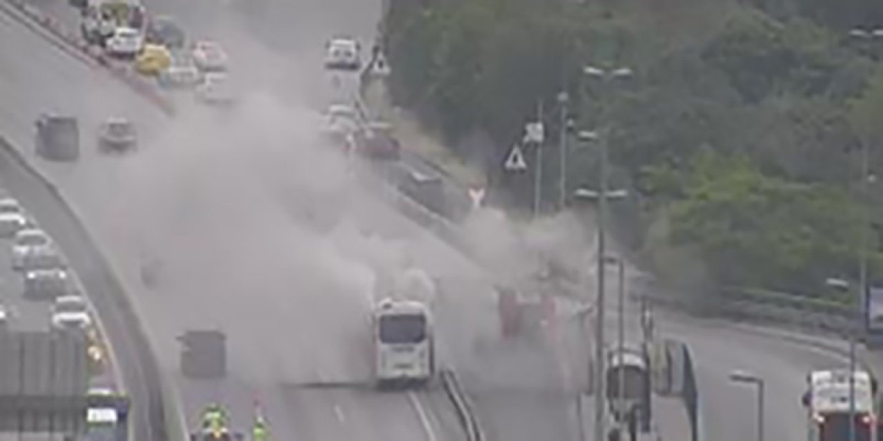 Üsküdar’da Yanan Midibüs Köprü Trafiğini Durdurdu