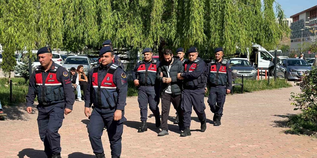 Firari Hükümlü Yakayı Ele Verdi