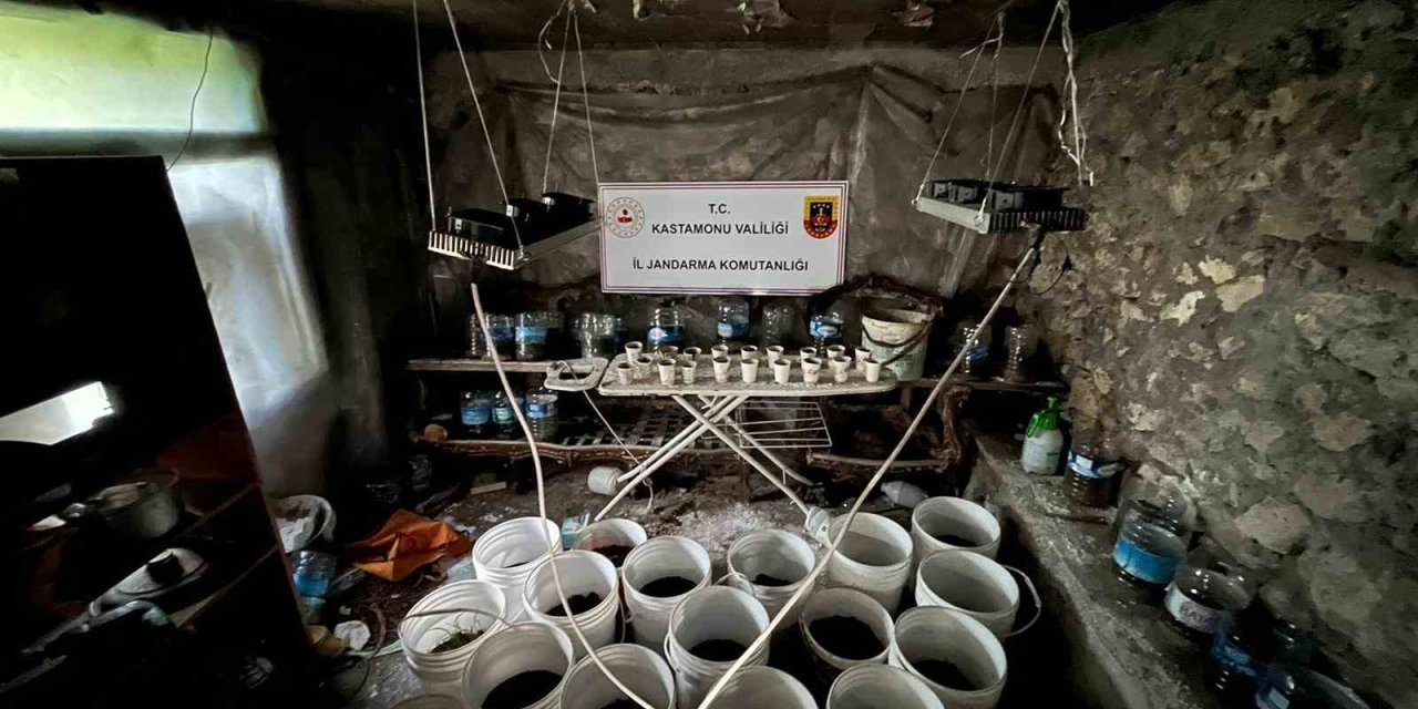 Evlerini Uyuşturucu İmalathanesine Çeviren Şahıslara Operasyon: 2 Gözaltı