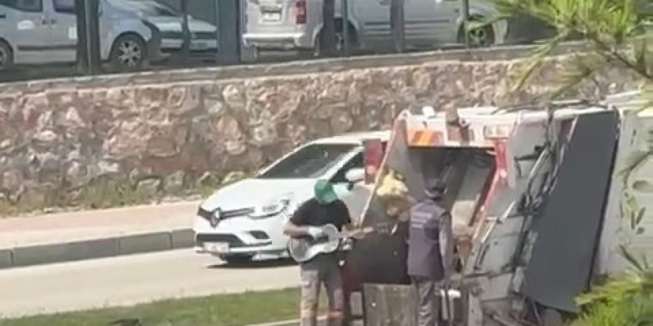 İşini Aşkla Yapan Çöpçüden ’rock Yıldızını’ Aratmayacak Görüntü