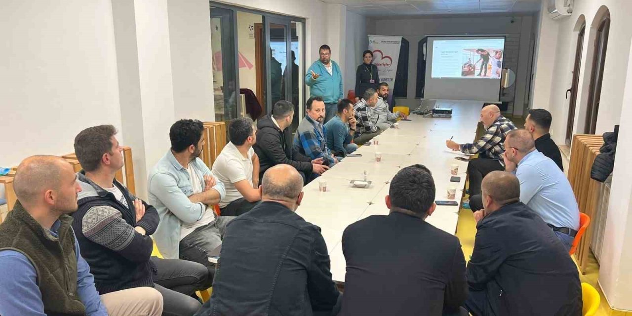 İzmit Belediyesi Ve Açev, Baba Destek Programlarını Sürdürüyor