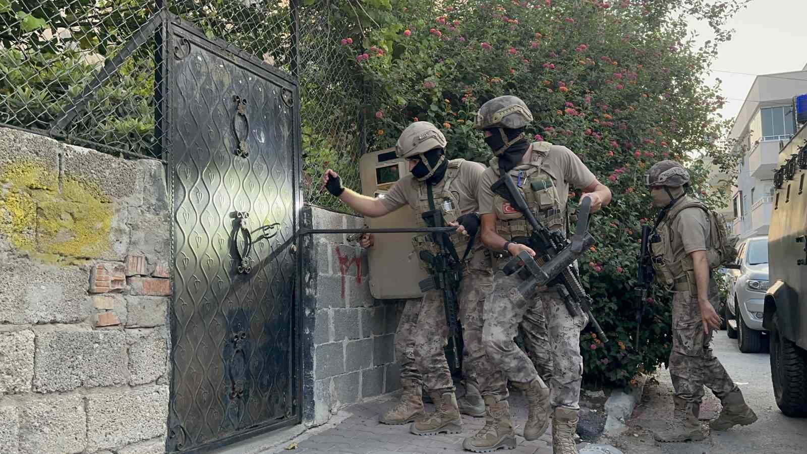 Uyuşturucu satıcılarına şafak operasyonu: 30 gözaltı