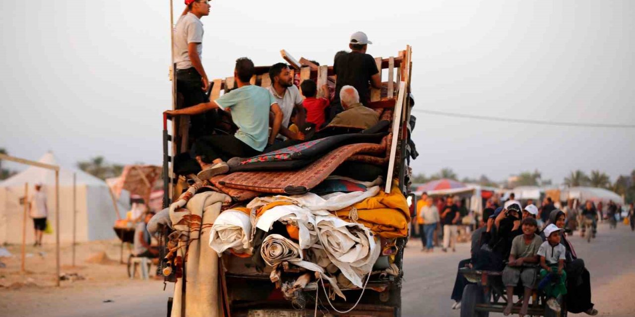 Bm: "İsrail’in Bombardımanı Yoğunlaştırmasıyla Yaklaşık 110 Bin Filistinli Refah’tan Ayrıldı"