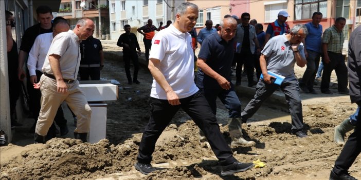 İçişleri Bakanı Yerlikaya, selden etkilenen Zonguldak'ta incelemelerde bulundu