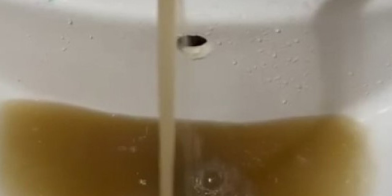 Akraba Atamasıyla Tepki Çeken Belediye Bu Kez De Çeşmelerden Çamur Akmasıyla Gündemde