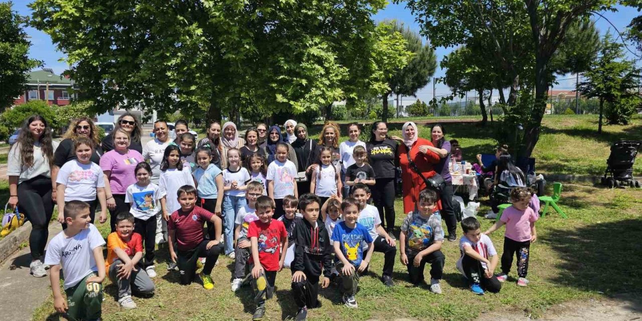 Öğrenciler, ’anneler Günü Pikniği’ Etkinliğinde Bir Araya Geldi